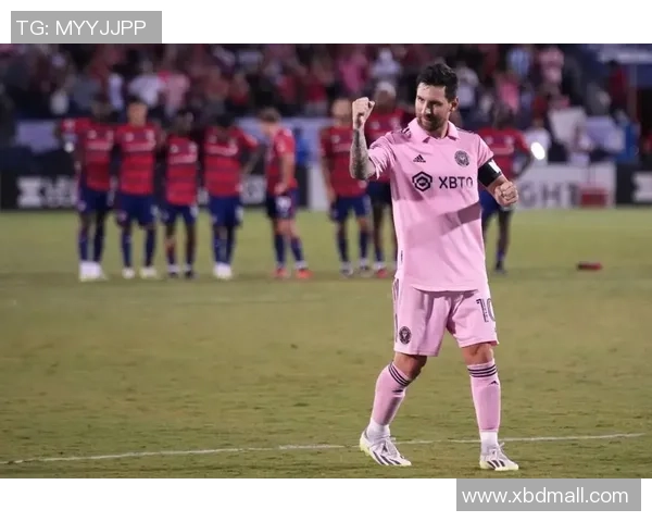 粉色短裤足球明星的身份揭秘及其在足球界的影响力分析