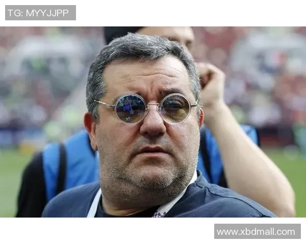 荷兰足球明星佩戴眼镜的时尚风潮与运动表现的完美结合 荷兰足球明星佩戴眼镜的时尚风潮与运动表现的完美结合