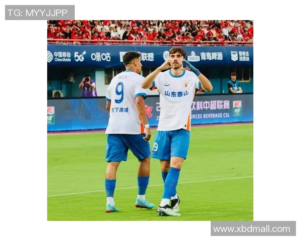 足球巨星再度踏上中国土地球迷热情高涨期待精彩对决 足球巨星再度踏上中国土地球迷热情高涨期待精彩对决