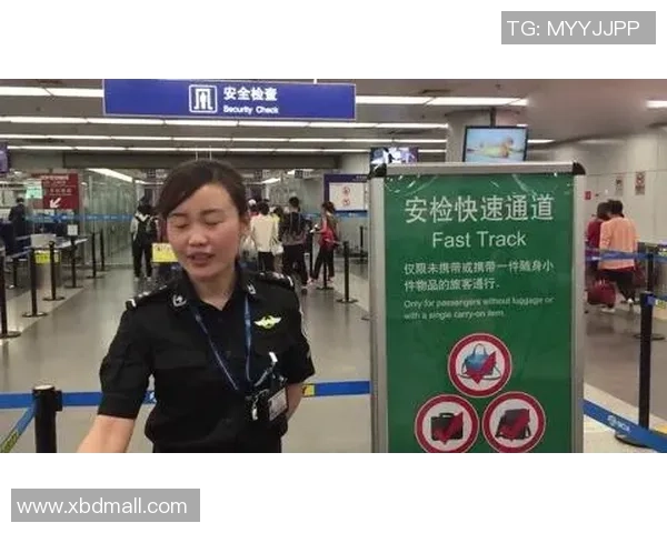 足球明星机场安检遭遇粉丝围堵安保措施升级引发热议 足球明星机场安检遭遇粉丝围堵安保措施升级引发热议